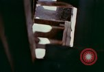 Immagine di Sutter's Mill dimostrazione di replica mulino sega California United States USA, 1975, secondo 13 filmato di repertorio 65675048720