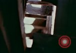 Immagine di Sutter's Mill dimostrazione di replica mulino sega California United States USA, 1975, secondo 14 filmato di repertorio 65675048720