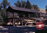 Immagine di Sutter's Mill dimostrazione di replica mulino sega California United States USA, 1975, secondo 23 filmato di repertorio 65675048720
