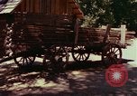 Immagine di Sutter's Mill dimostrazione di replica mulino sega California United States USA, 1975, secondo 24 filmato di repertorio 65675048720