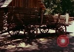 Immagine di Sutter's Mill dimostrazione di replica mulino sega California United States USA, 1975, secondo 26 filmato di repertorio 65675048720