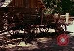 Immagine di Sutter's Mill dimostrazione di replica mulino sega California United States USA, 1975, secondo 27 filmato di repertorio 65675048720