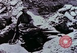 Immagine di Ricerca di pepite d'oro United States USA, 1975, secondo 14 filmato di repertorio 65675048721