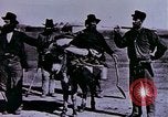 Immagine di Ricerca di pepite d'oro United States USA, 1975, secondo 17 filmato di repertorio 65675048721