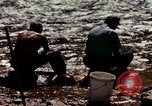 Immagine di Ricerca di pepite d'oro United States USA, 1975, secondo 30 filmato di repertorio 65675048721