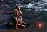 Immagine di Ricerca di pepite d'oro United States USA, 1975, secondo 33 filmato di repertorio 65675048721