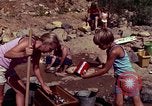 Immagine di Ricerca di pepite d'oro United States USA, 1975, secondo 41 filmato di repertorio 65675048721