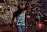 Immagine di Ricerca di pepite d'oro United States USA, 1975, secondo 44 filmato di repertorio 65675048721