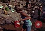 Immagine di Ricerca di pepite d'oro United States USA, 1975, secondo 47 filmato di repertorio 65675048721