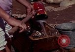 Immagine di Ricerca di pepite d'oro United States USA, 1975, secondo 48 filmato di repertorio 65675048721
