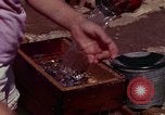 Immagine di Ricerca di pepite d'oro United States USA, 1975, secondo 49 filmato di repertorio 65675048721