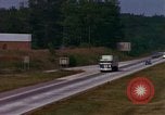 Standbild Holiday Inn Motel United States USA, 1975, aus Sekunde 11 historischem Filmmaterial Videoclip 65675048725