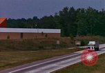 Standbild Holiday Inn Motel United States USA, 1975, aus Sekunde 12 historischem Filmmaterial Videoclip 65675048725
