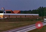 Standbild Holiday Inn Motel United States USA, 1975, aus Sekunde 13 historischem Filmmaterial Videoclip 65675048725