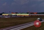 Standbild Holiday Inn Motel United States USA, 1975, aus Sekunde 16 historischem Filmmaterial Videoclip 65675048725