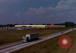 Standbild Holiday Inn Motel United States USA, 1975, aus Sekunde 18 historischem Filmmaterial Videoclip 65675048725