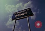 Standbild Holiday Inn Motel United States USA, 1975, aus Sekunde 20 historischem Filmmaterial Videoclip 65675048725