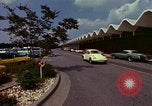Standbild Holiday Inn Motel United States USA, 1975, aus Sekunde 22 historischem Filmmaterial Videoclip 65675048725