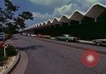 Standbild Holiday Inn Motel United States USA, 1975, aus Sekunde 24 historischem Filmmaterial Videoclip 65675048725
