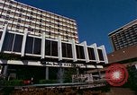 Standbild Holiday Inn Motel United States USA, 1975, aus Sekunde 26 historischem Filmmaterial Videoclip 65675048725