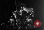 Image Les troupes allemandes rampent sur le sol Belgique, 1917, de la seconde 4 séquences d'archives historiques vidéo 65675048730