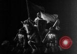 Image Les troupes allemandes rampent sur le sol Belgique, 1917, de la seconde 5 séquences d'archives historiques vidéo 65675048730