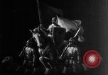 Image Les troupes allemandes rampent sur le sol Belgique, 1917, de la seconde 6 séquences d'archives historiques vidéo 65675048730