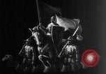 Image Les troupes allemandes rampent sur le sol Belgique, 1917, de la seconde 9 séquences d'archives historiques vidéo 65675048730