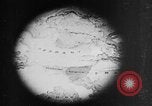 Image Les troupes allemandes rampent sur le sol Belgique, 1917, de la seconde 14 séquences d'archives historiques vidéo 65675048730