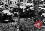 Image Les troupes allemandes rampent sur le sol Belgique, 1917, de la seconde 29 séquences d'archives historiques vidéo 65675048730