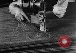 Standbild United States Army uniform factory United States USA, 1917, aus Sekunde 27 historischem Filmmaterial Videoclip 65675048738