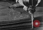 Standbild United States Army uniform factory United States USA, 1917, aus Sekunde 42 historischem Filmmaterial Videoclip 65675048738
