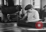 Standbild United States Army uniform factory United States USA, 1917, aus Sekunde 47 historischem Filmmaterial Videoclip 65675048738