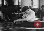 Standbild United States Army uniform factory United States USA, 1917, aus Sekunde 49 historischem Filmmaterial Videoclip 65675048738