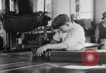 Standbild United States Army uniform factory United States USA, 1917, aus Sekunde 52 historischem Filmmaterial Videoclip 65675048738