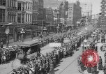 Standbild Liberty Darlehen Parade im Zentrum der Stadt Richmond Virginia USA, 1918, aus Sekunde 16 historischem Filmmaterial Videoclip 65675048759