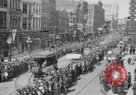 Standbild Liberty Darlehen Parade im Zentrum der Stadt Richmond Virginia USA, 1918, aus Sekunde 17 historischem Filmmaterial Videoclip 65675048759