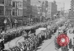 Standbild Liberty Darlehen Parade im Zentrum der Stadt Richmond Virginia USA, 1918, aus Sekunde 18 historischem Filmmaterial Videoclip 65675048759