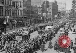 Standbild Liberty Darlehen Parade im Zentrum der Stadt Richmond Virginia USA, 1918, aus Sekunde 24 historischem Filmmaterial Videoclip 65675048759