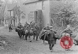 Standbild USA Soldaten europäische Theater, 1918, aus Sekunde 4 historischem Filmmaterial Videoclip 65675048776