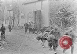 Standbild USA Soldaten europäische Theater, 1918, aus Sekunde 10 historischem Filmmaterial Videoclip 65675048776