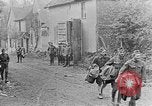 Standbild USA Soldaten europäische Theater, 1918, aus Sekunde 11 historischem Filmmaterial Videoclip 65675048776