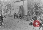 Standbild USA Soldaten europäische Theater, 1918, aus Sekunde 12 historischem Filmmaterial Videoclip 65675048776