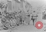 Standbild USA Soldaten europäische Theater, 1918, aus Sekunde 46 historischem Filmmaterial Videoclip 65675048776