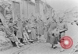 Standbild USA Soldaten europäische Theater, 1918, aus Sekunde 52 historischem Filmmaterial Videoclip 65675048776