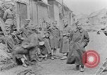 Standbild USA Soldaten europäische Theater, 1918, aus Sekunde 53 historischem Filmmaterial Videoclip 65675048776