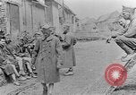 Standbild USA Soldaten europäische Theater, 1918, aus Sekunde 57 historischem Filmmaterial Videoclip 65675048776