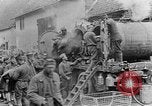 Standbild USA Soldaten europäische Theater, 1918, aus Sekunde 61 historischem Filmmaterial Videoclip 65675048776