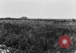 Standbild Uns 1 Soldaten in der Schlacht von Cantigny Cantigny Frankreich, 1918, aus Sekunde 10 historischem Filmmaterial Videoclip 65675048778