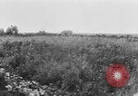 Standbild Uns 1 Soldaten in der Schlacht von Cantigny Cantigny Frankreich, 1918, aus Sekunde 12 historischem Filmmaterial Videoclip 65675048778